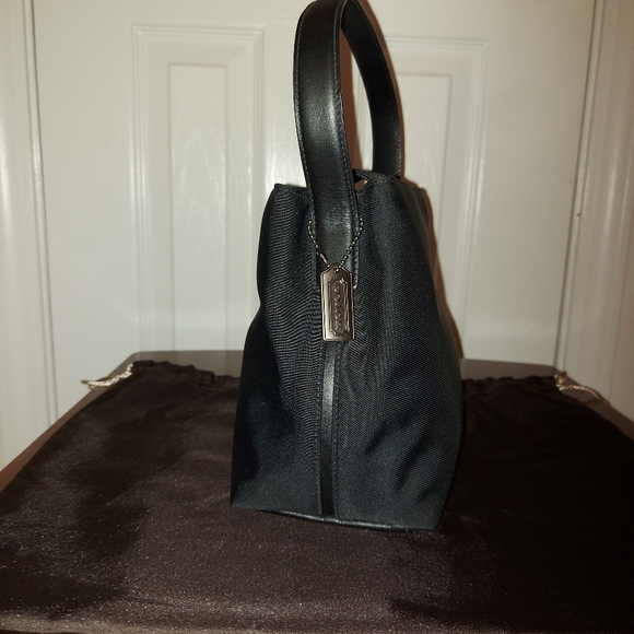 Elegant Coach Mercer Handbag - Picture 3 of 13